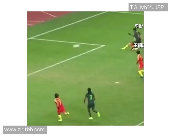 足球明星喝奶茶趣味视频曝光引发粉丝热议和模仿潮流